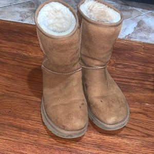 Uggs chestnut size 6 half boot